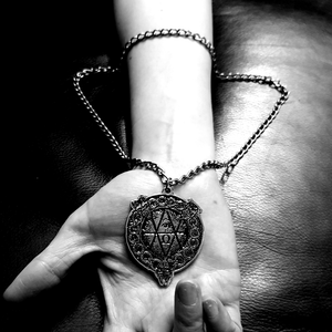 LES APÔTRES DE L'IGNOMINIE "SIGIL" PENDANT